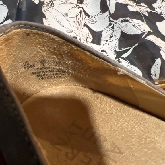 NEW LISTING— Naturalizer Prudence Pump Heels - EUC - Picture 12 of 12